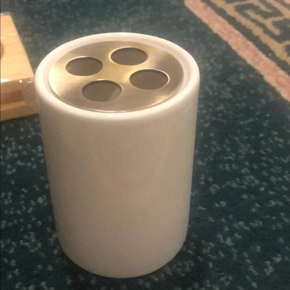 3 pc bathroom set /new with tags/white and gold - Picture 2 of 4